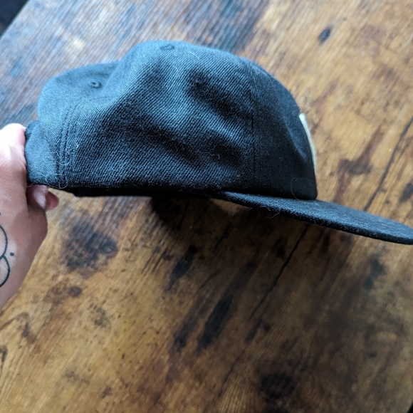 2 different VANS hats - Picture 3 of 4